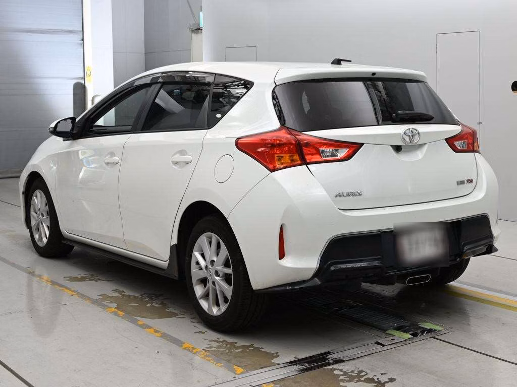 TOYOTA AURIS