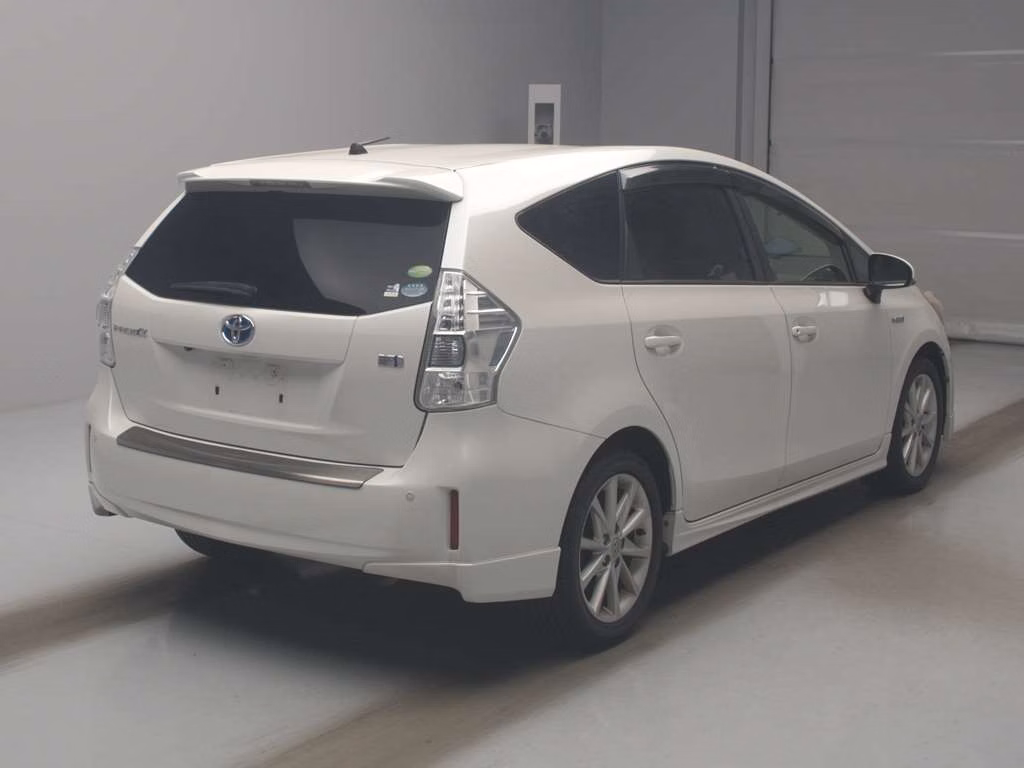 TOYOTA PRIUS ALPHA