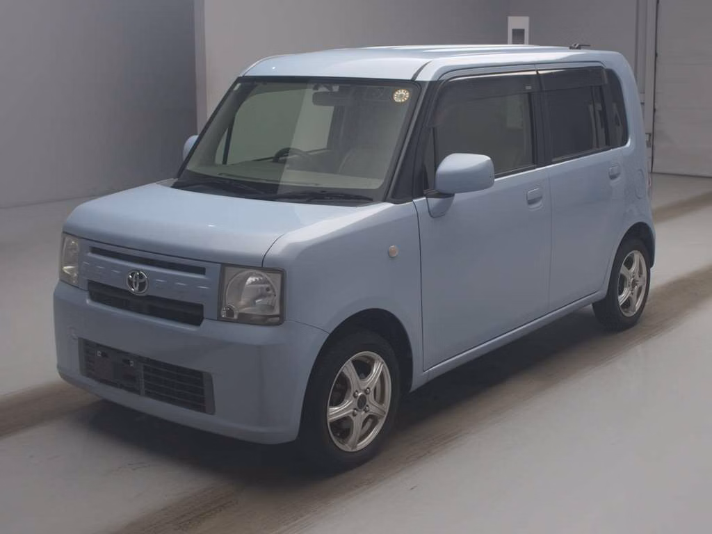 TOYOTA PIXIS SPACE