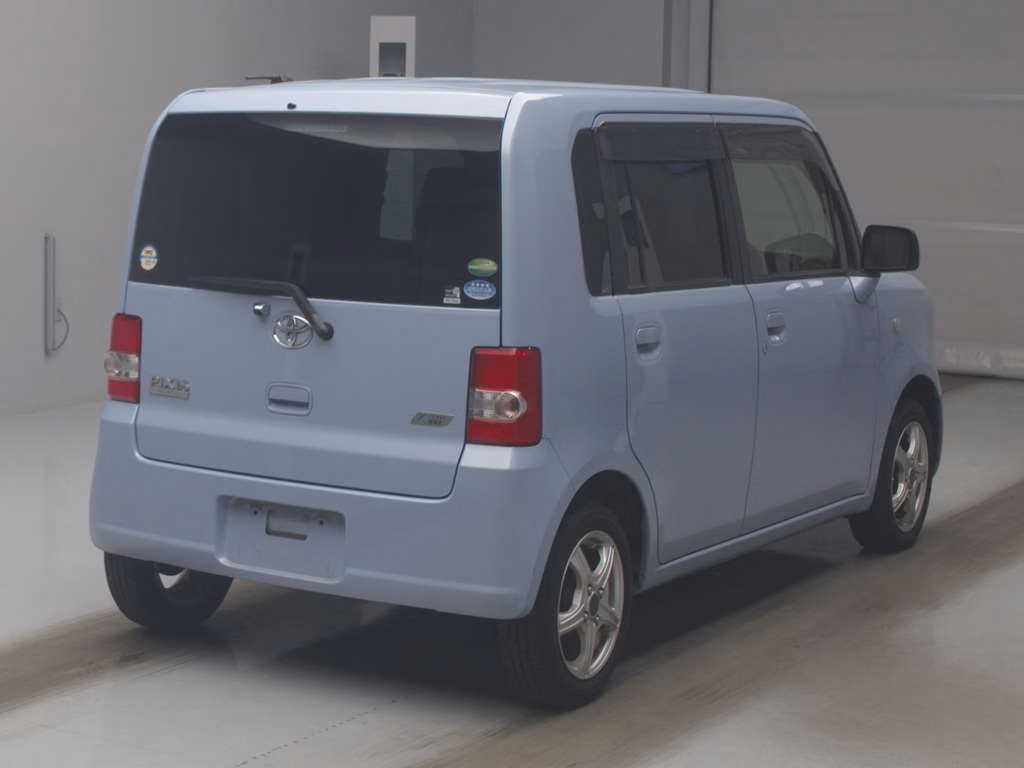 TOYOTA PIXIS SPACE