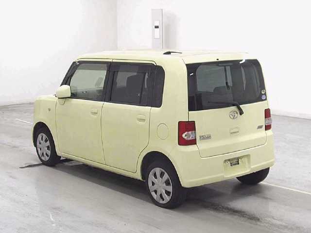 TOYOTA PIXIS SPACE