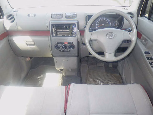 TOYOTA PIXIS SPACE
