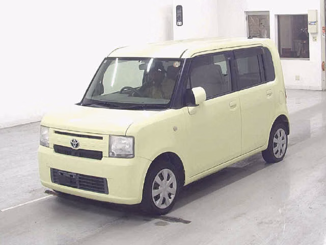 TOYOTA PIXIS SPACE