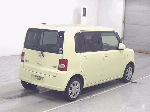 TOYOTA PIXIS SPACE