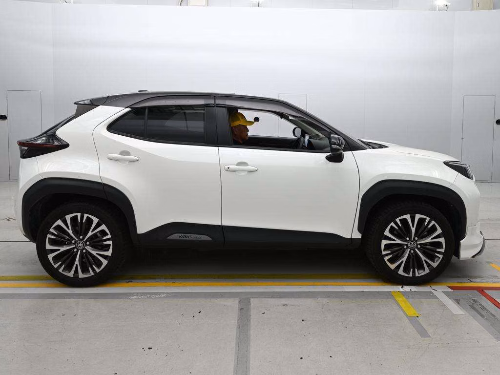 TOYOTA YARIS CROSS