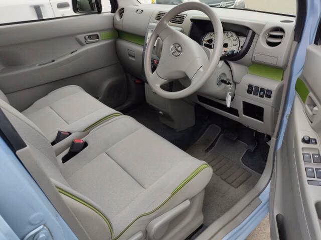 TOYOTA PIXIS SPACE