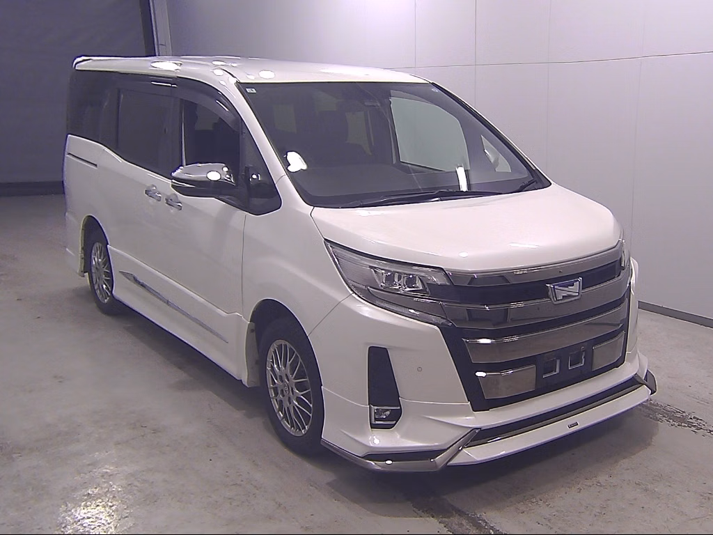 TOYOTA NOAH