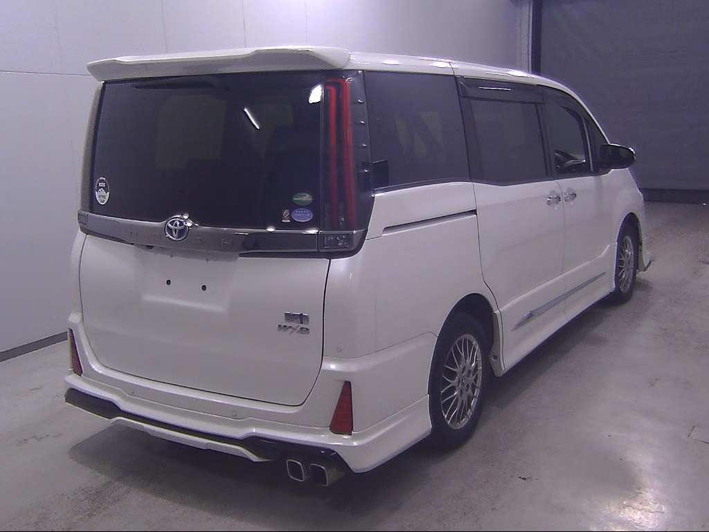 TOYOTA NOAH