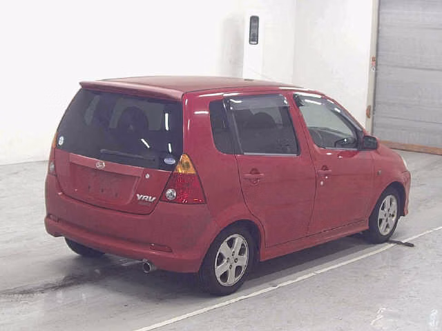 DAIHATSU YRV