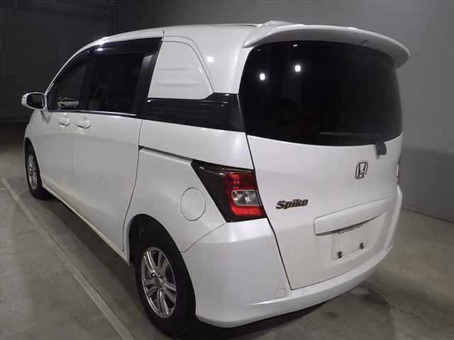 HONDA FREED SPIKE