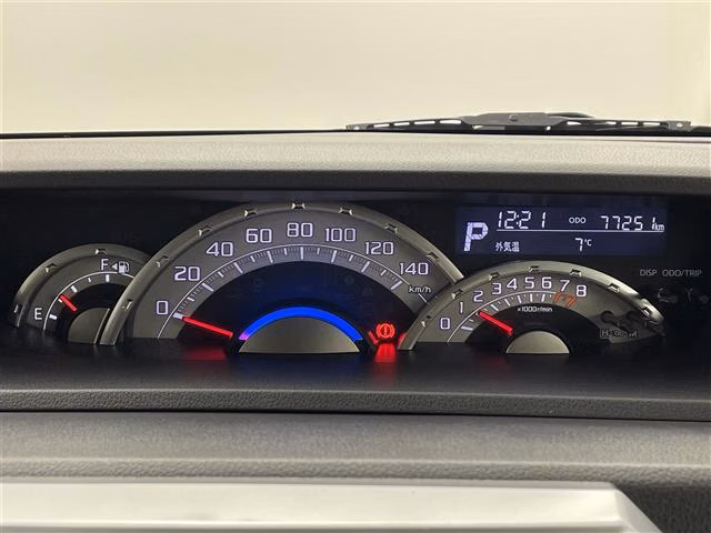 DAIHATSU WAKE