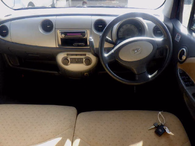 DAIHATSU MOVE LATTE