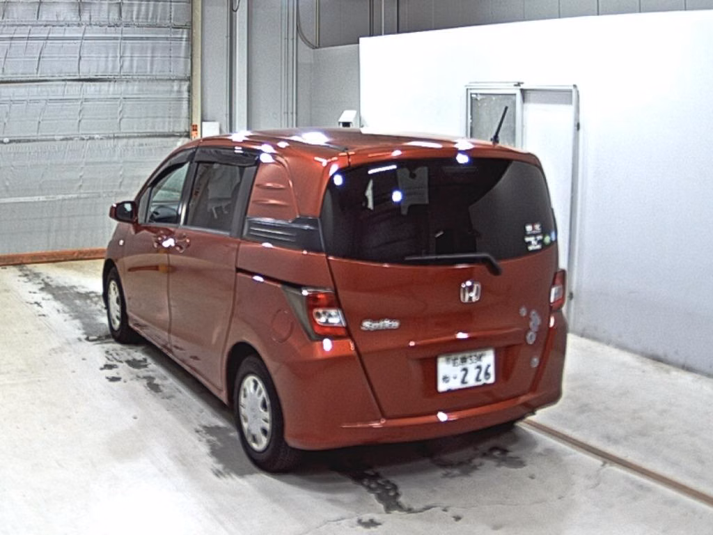 HONDA FREED SPIKE