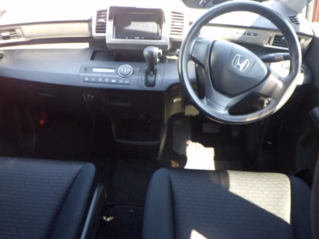 HONDA FREED SPIKE