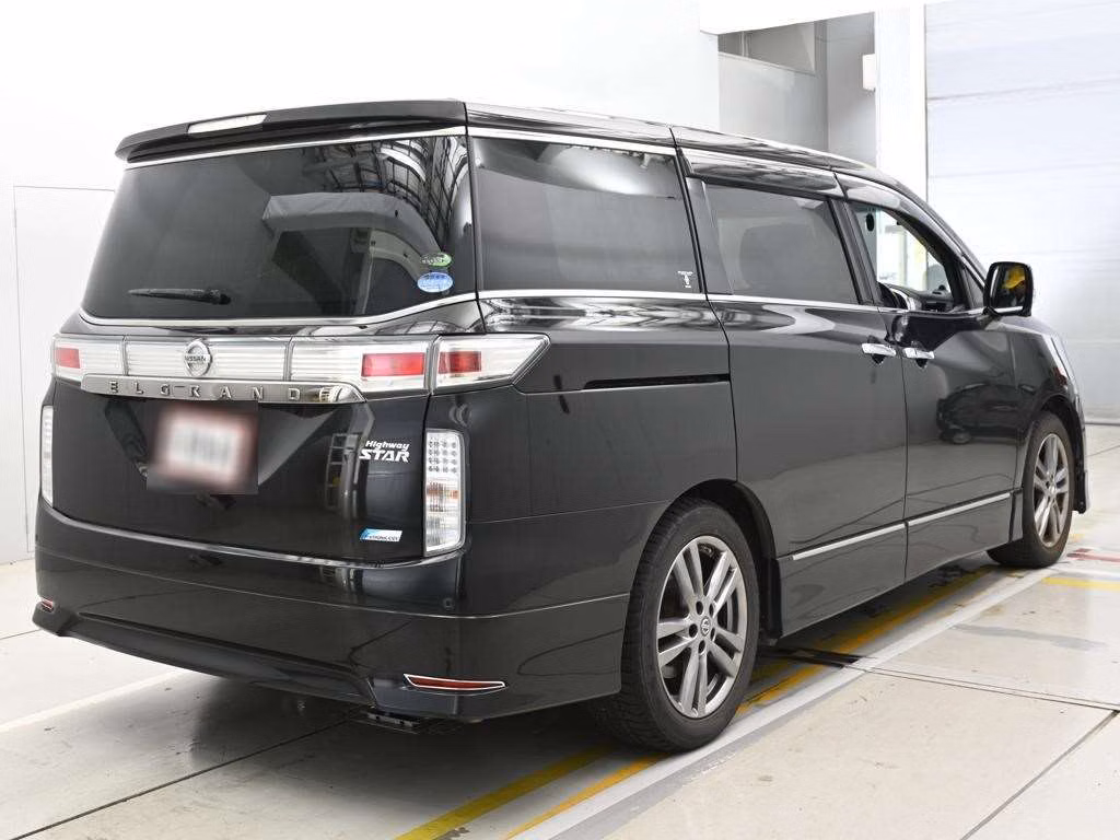 NISSAN ELGRAND