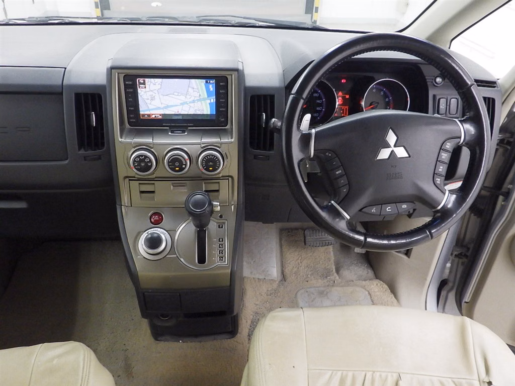 MITSUBISHI DELICA D:5