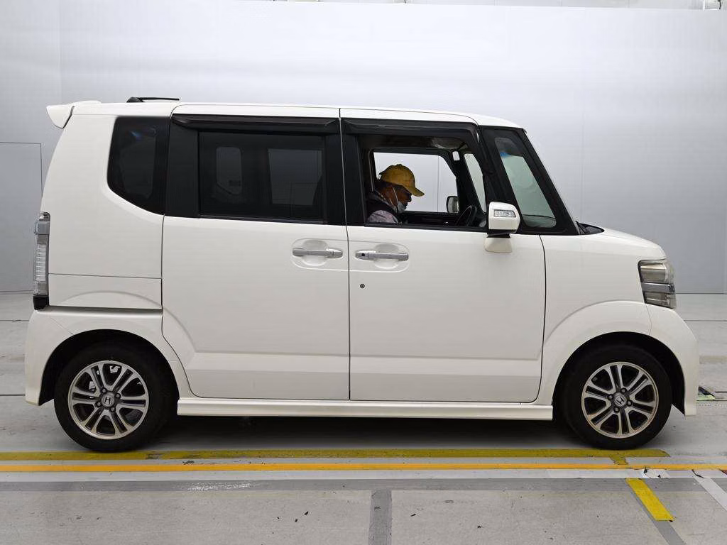 HONDA N-BOX