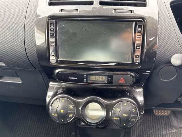 TOYOTA IST