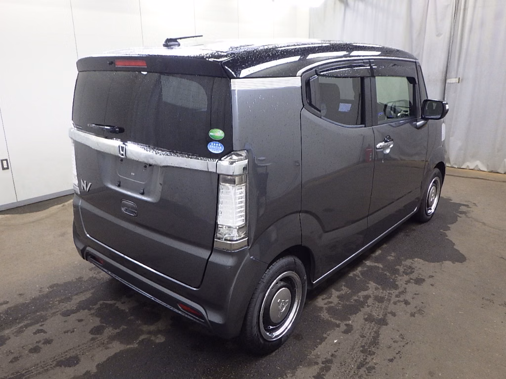 HONDA N-BOX SLASH