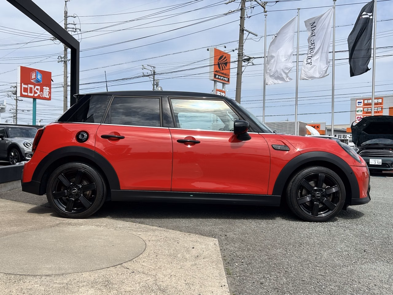 MINI HATCH