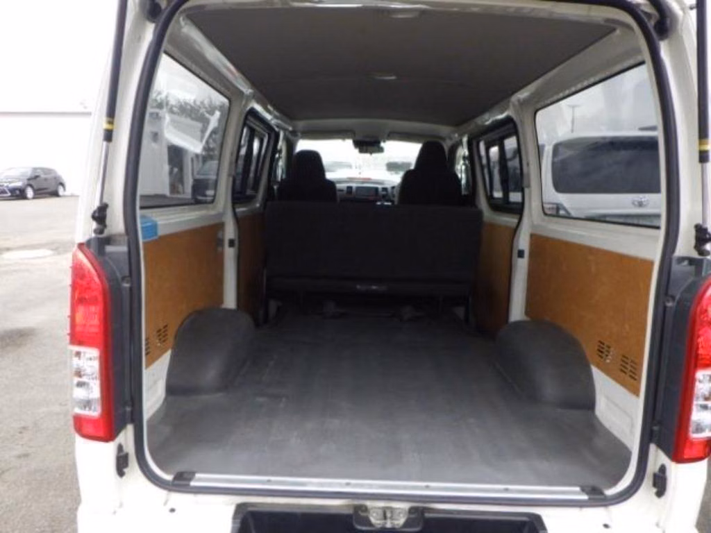 TOYOTA REGIUS ACE