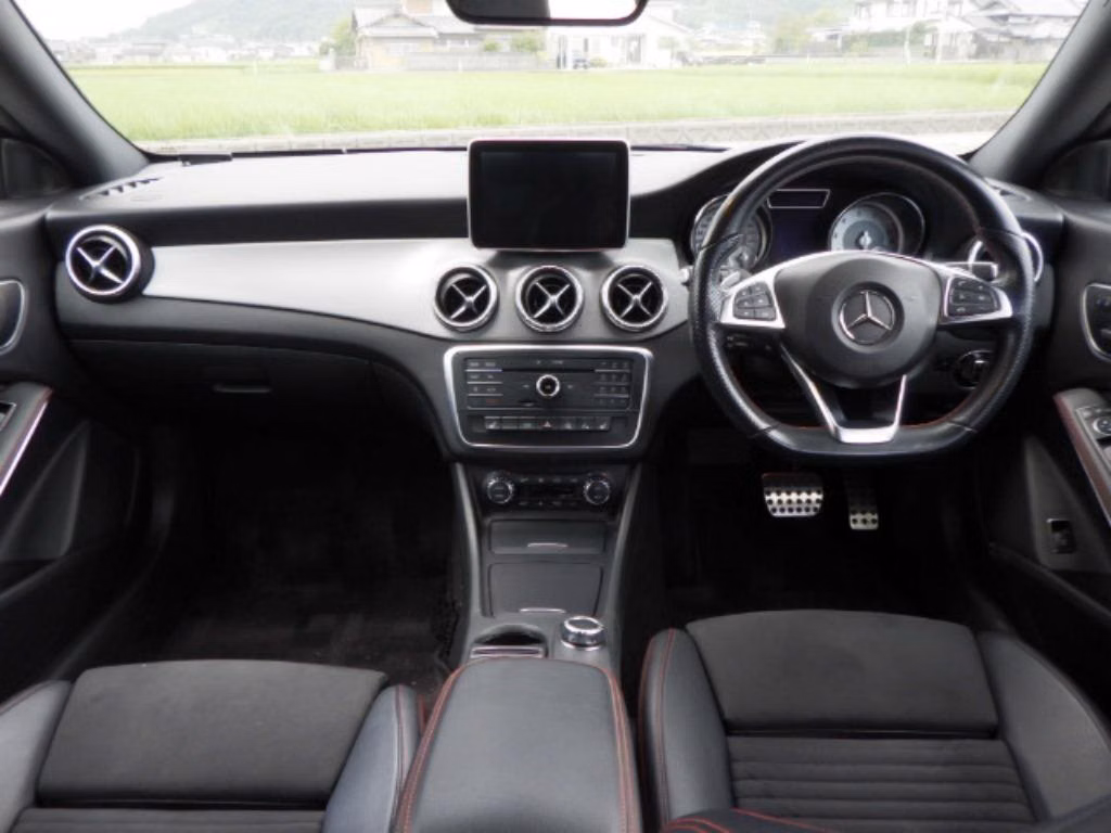 MERCEDES-BENZ CLA-CLASS