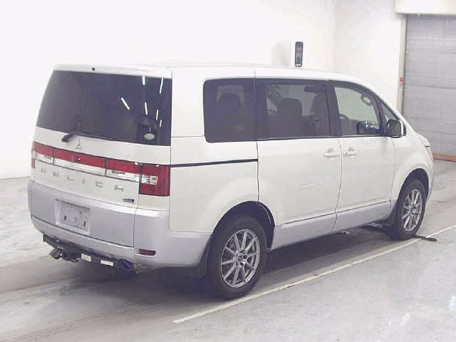 MITSUBISHI DELICA D:5