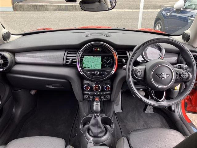 MINI HATCH