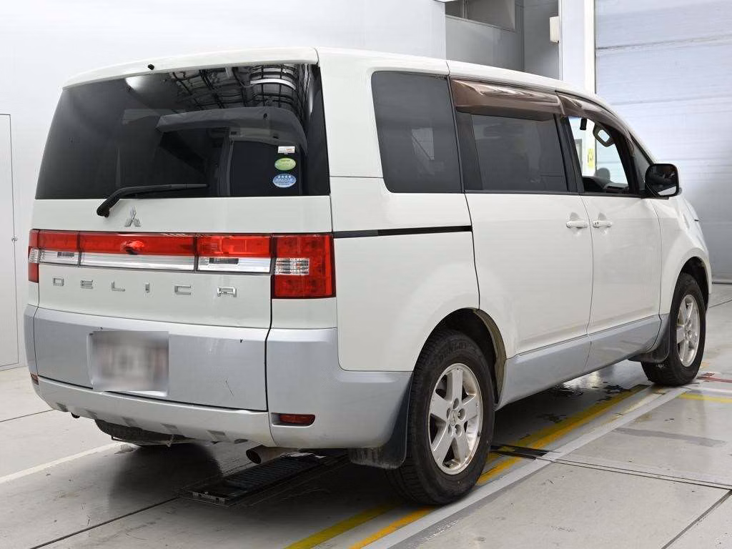 MITSUBISHI DELICA D:5