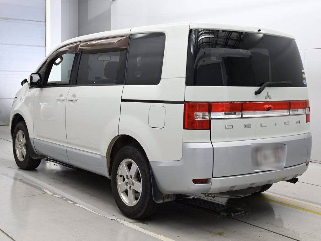 MITSUBISHI DELICA D:5