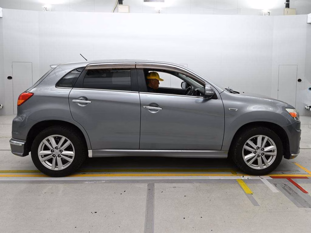 MITSUBISHI RVR