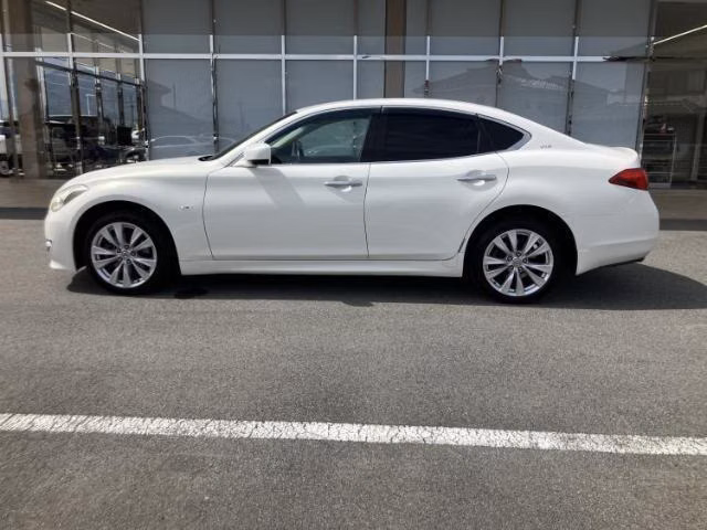 NISSAN FUGA