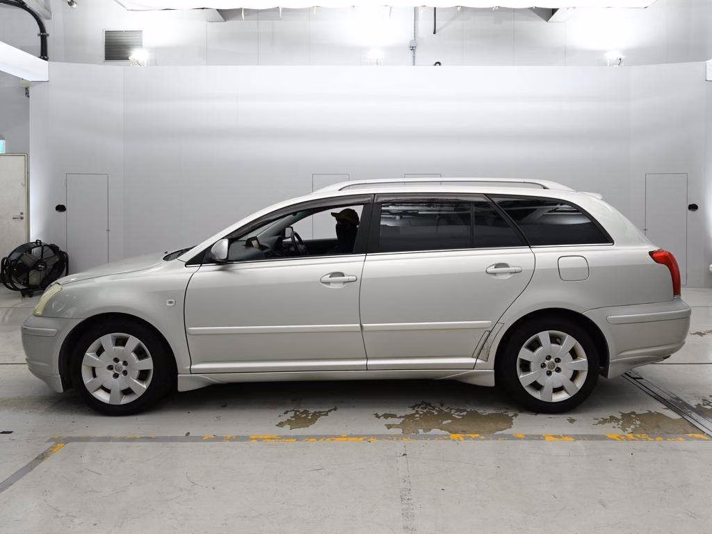 TOYOTA AVENSIS