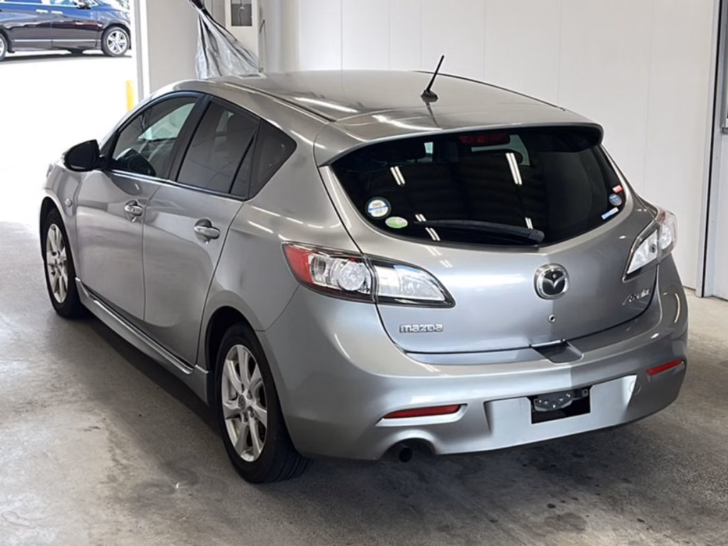 MAZDA AXELA