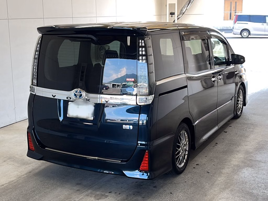 TOYOTA VOXY