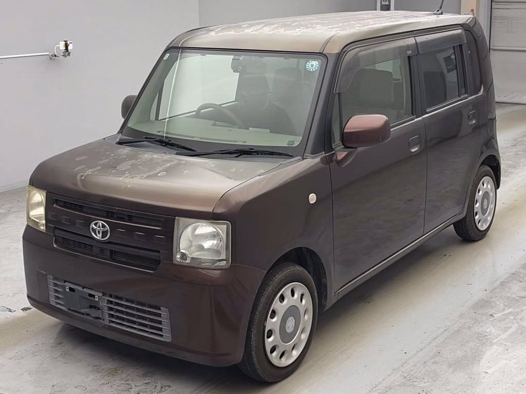 TOYOTA PIXIS SPACE