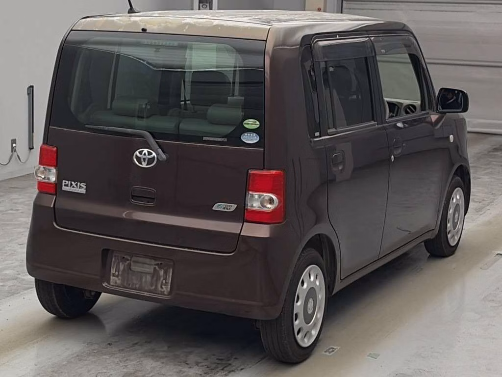 TOYOTA PIXIS SPACE