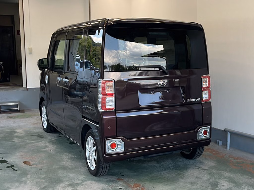 DAIHATSU WAKE