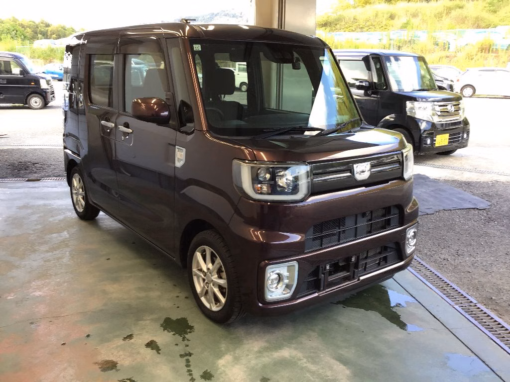 DAIHATSU WAKE
