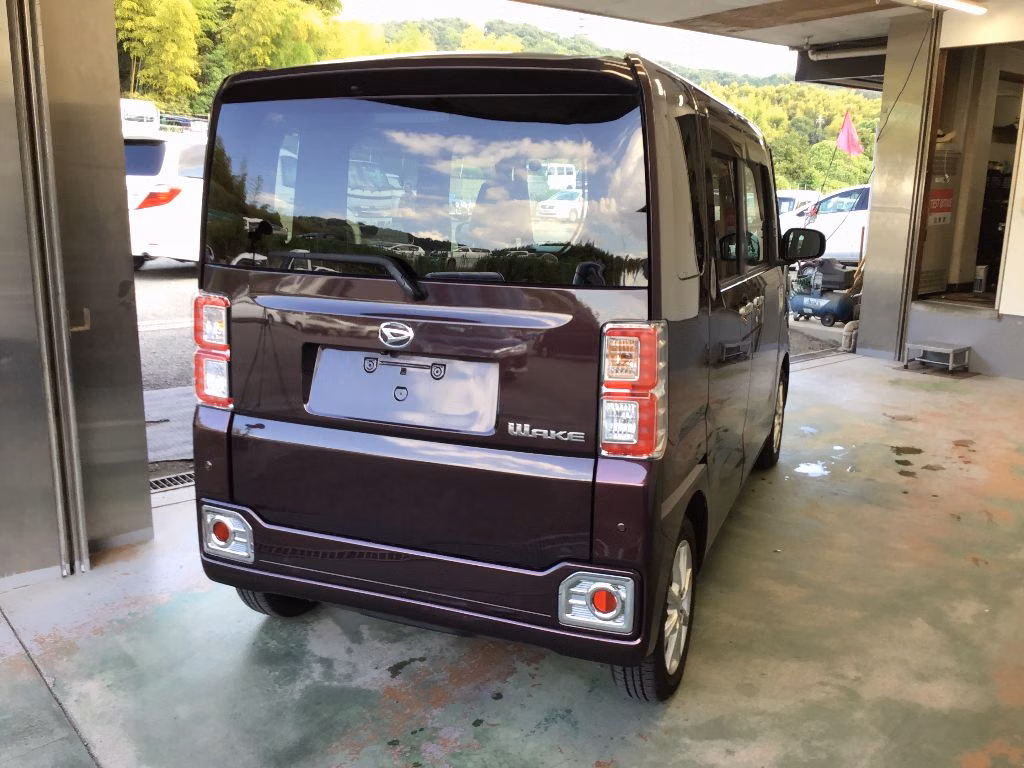 DAIHATSU WAKE