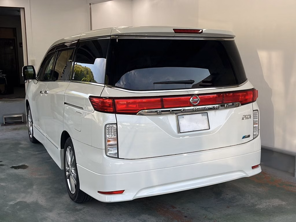 NISSAN ELGRAND