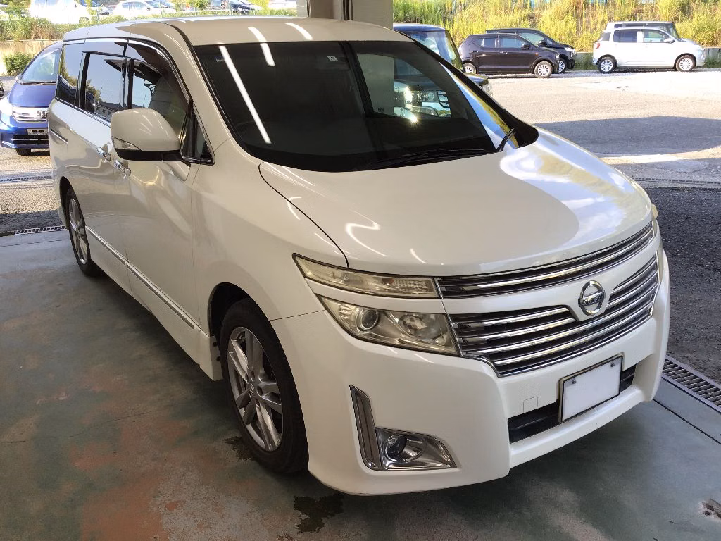 NISSAN ELGRAND