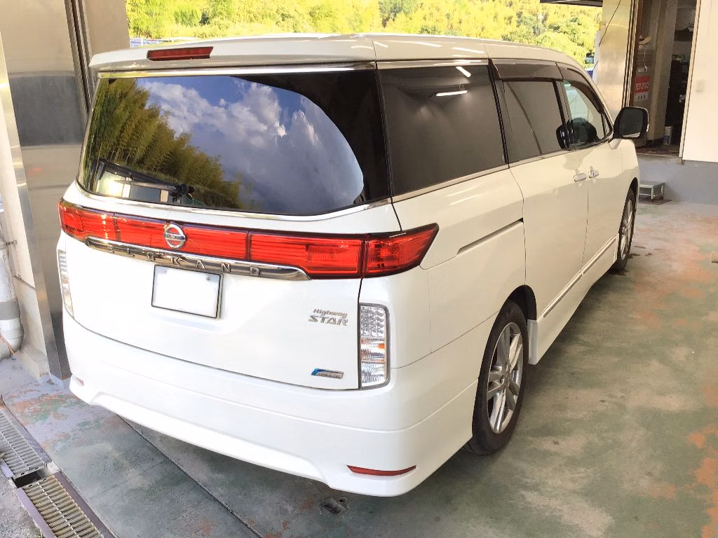 NISSAN ELGRAND