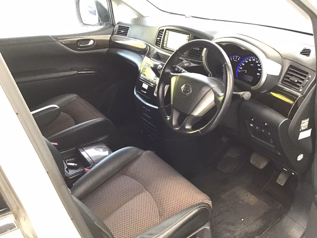 NISSAN ELGRAND