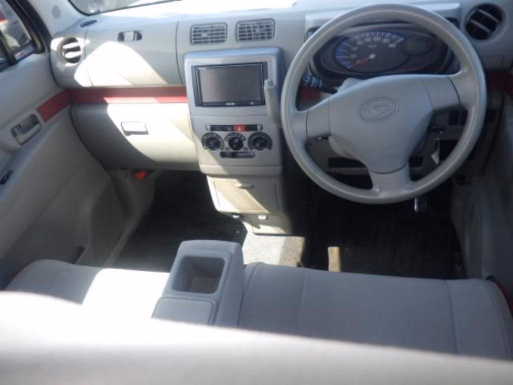 DAIHATSU MOVE CONTE