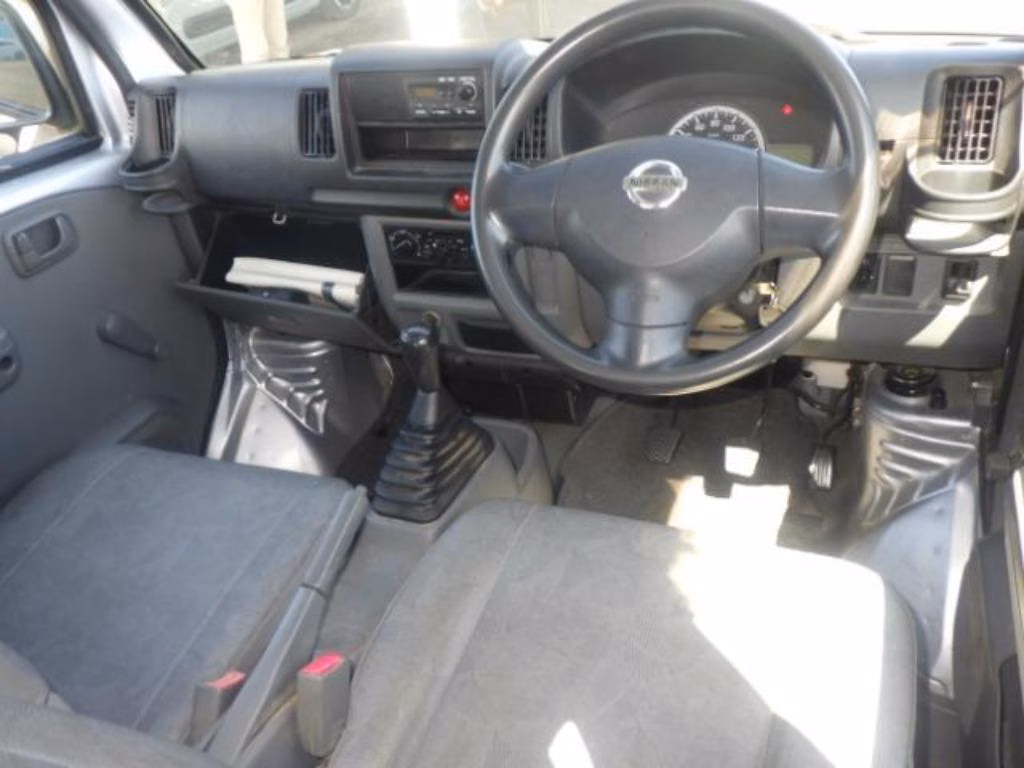 NISSAN NV100 CLIPPER
