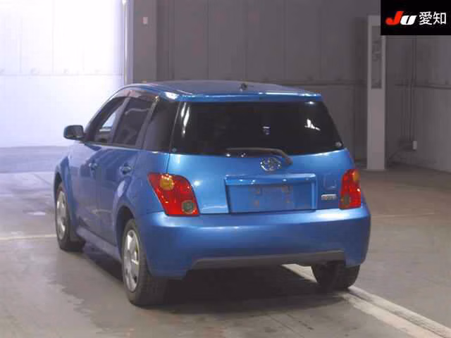 TOYOTA IST