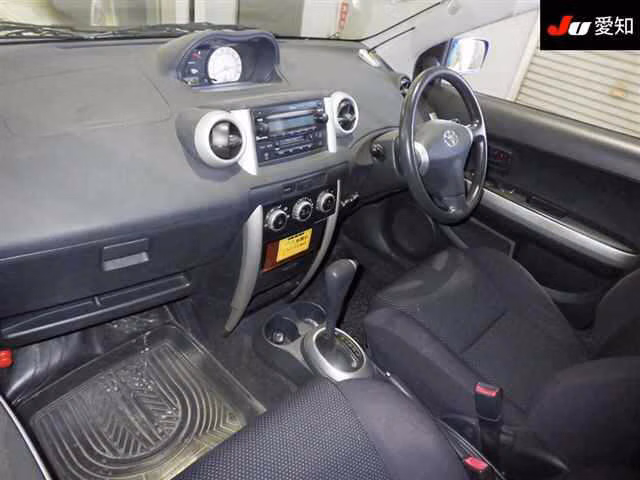 TOYOTA IST