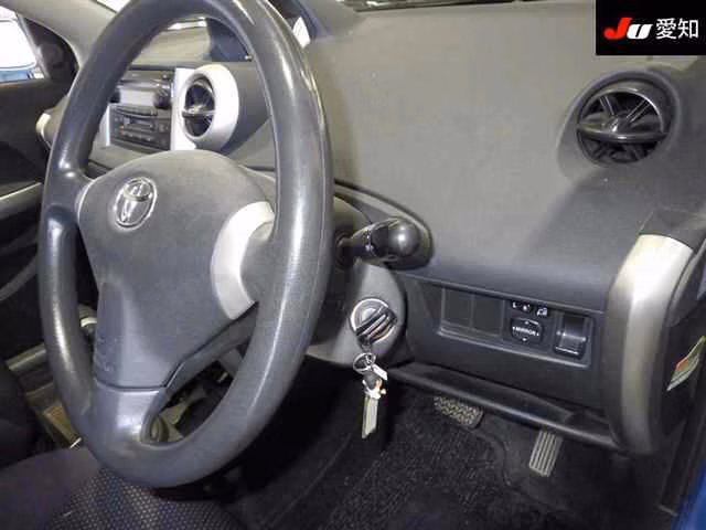 TOYOTA IST