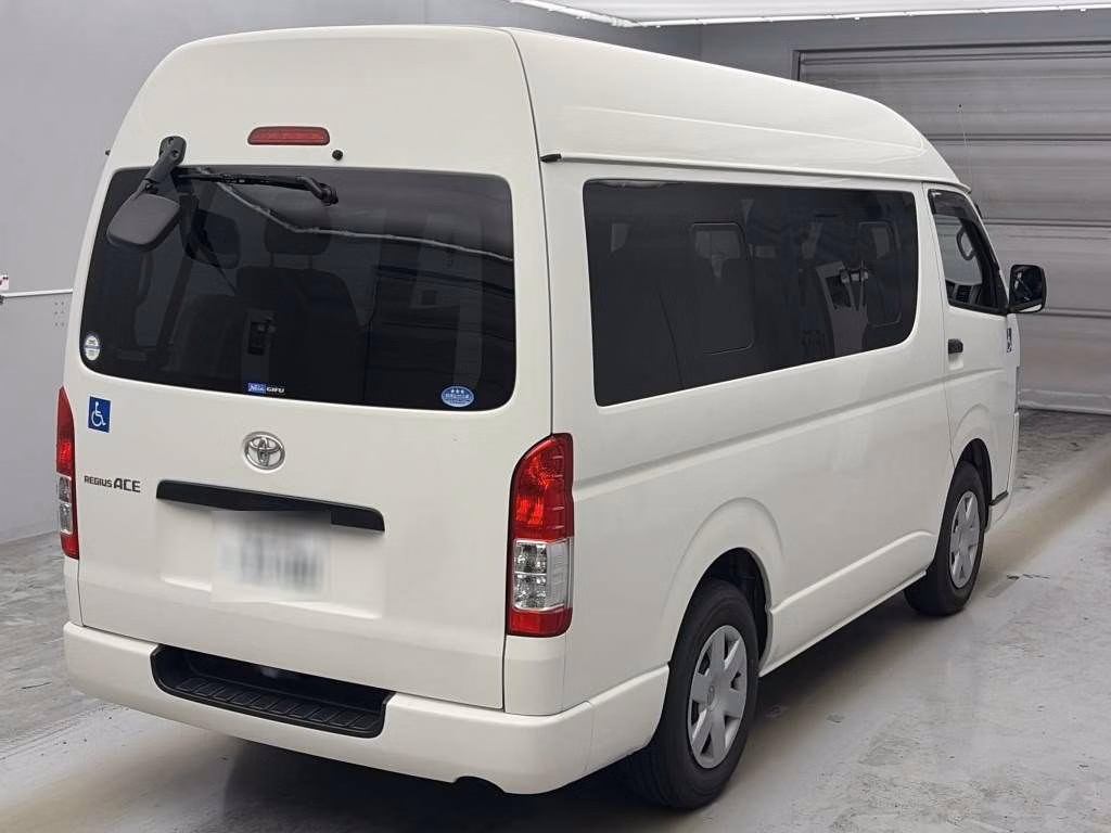 TOYOTA REGIUS ACE